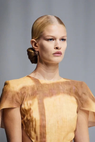 Look 10